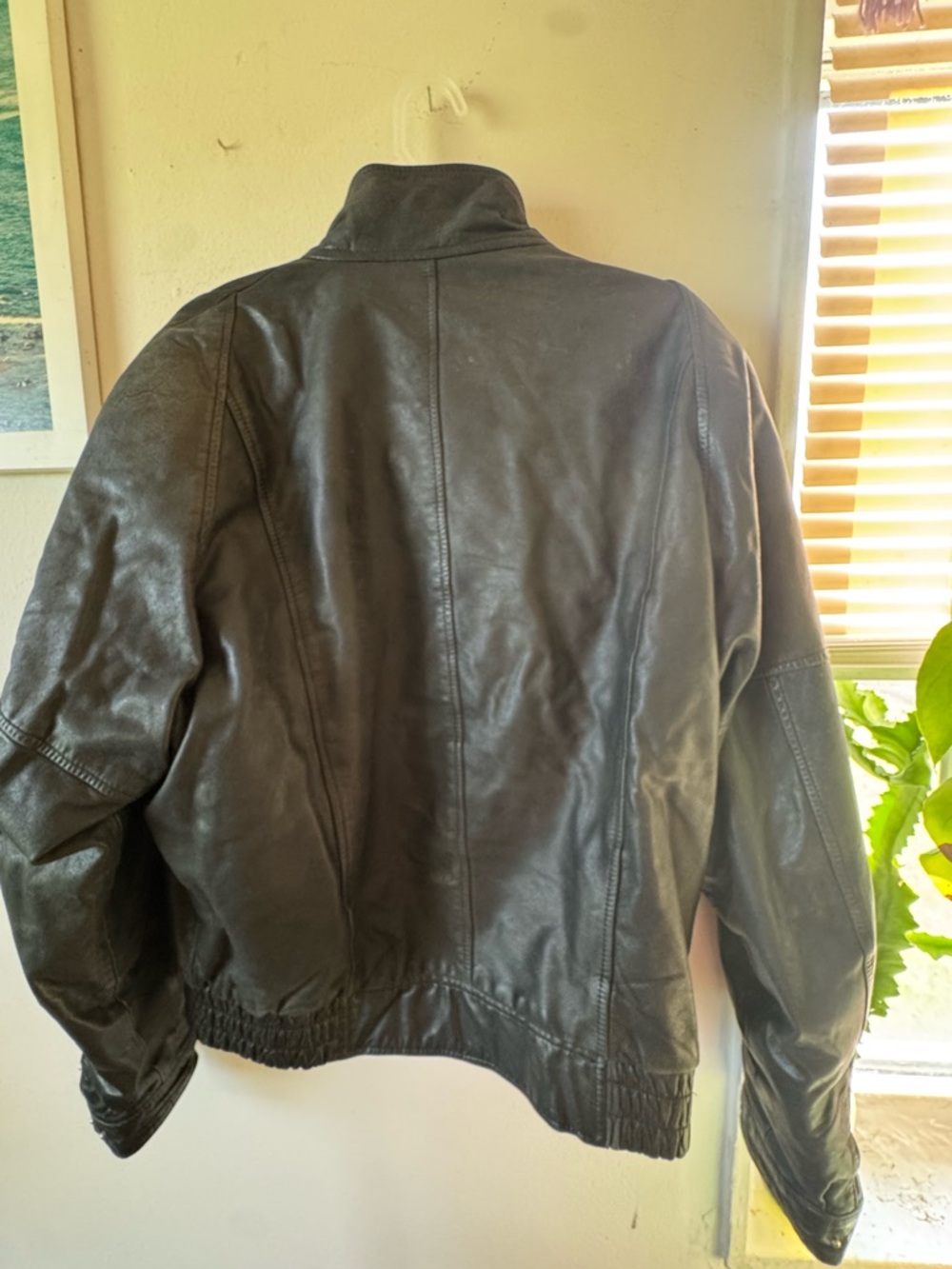 Men's Black Leather Bomber Jacket - Timeless Casual Layer - Picture 4 of 8